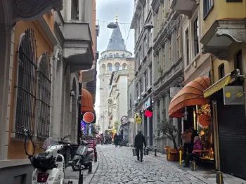 Galata resale apartment in historical Istanbul building